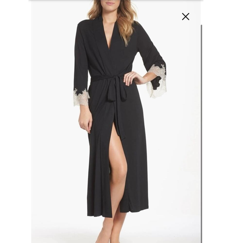 NWOT Natori Luxe Shangri-La Robe in Black SZ M